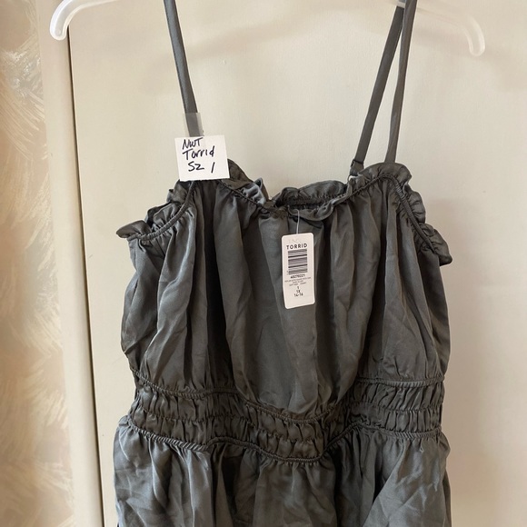 9pc NWT TORRID LOT!
3 Jeans SZ 16, 
6 TOPS! Sz 1/2 - Picture 13 of 15